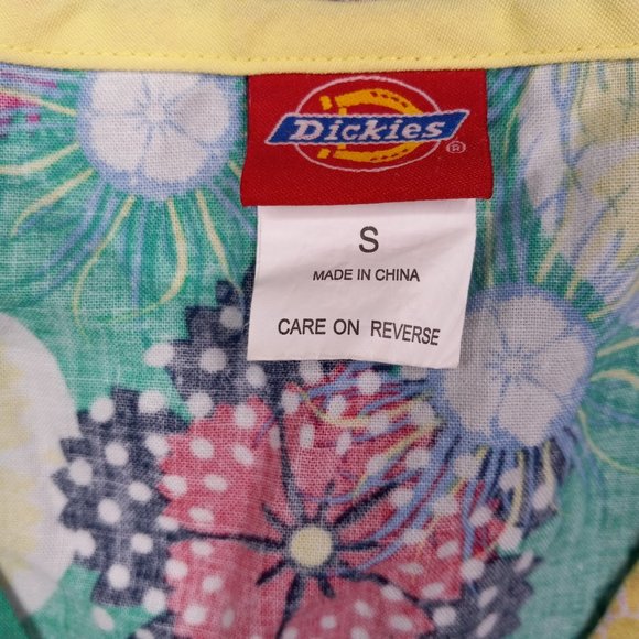 Dickies Small Scrub Top Green Seahorse Floral - Picture 3 of 5